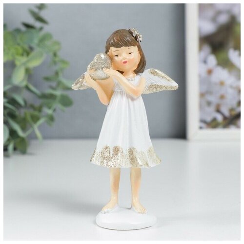 Сувенир полистоун Ангелочек-девочка в белом платье с сердечком блеск 11х64х33 см 7788559 888₽