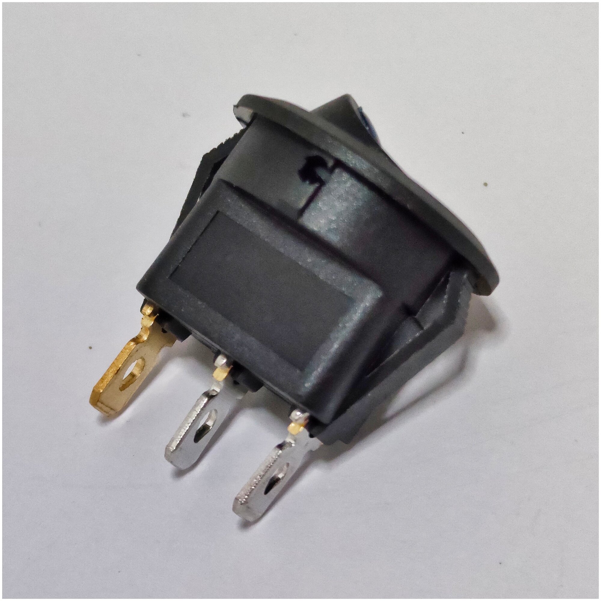 Выключатель клавишный круглый 12V 20А (3с) ON-OFF черный с красной подсветкой (комплект с клеммами и термоусадкой)