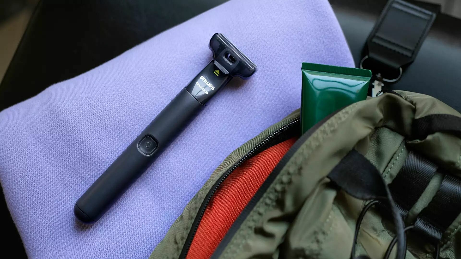 Триммер для бороды и усов Philips OneBlade QP1424/10, черный — фото 1