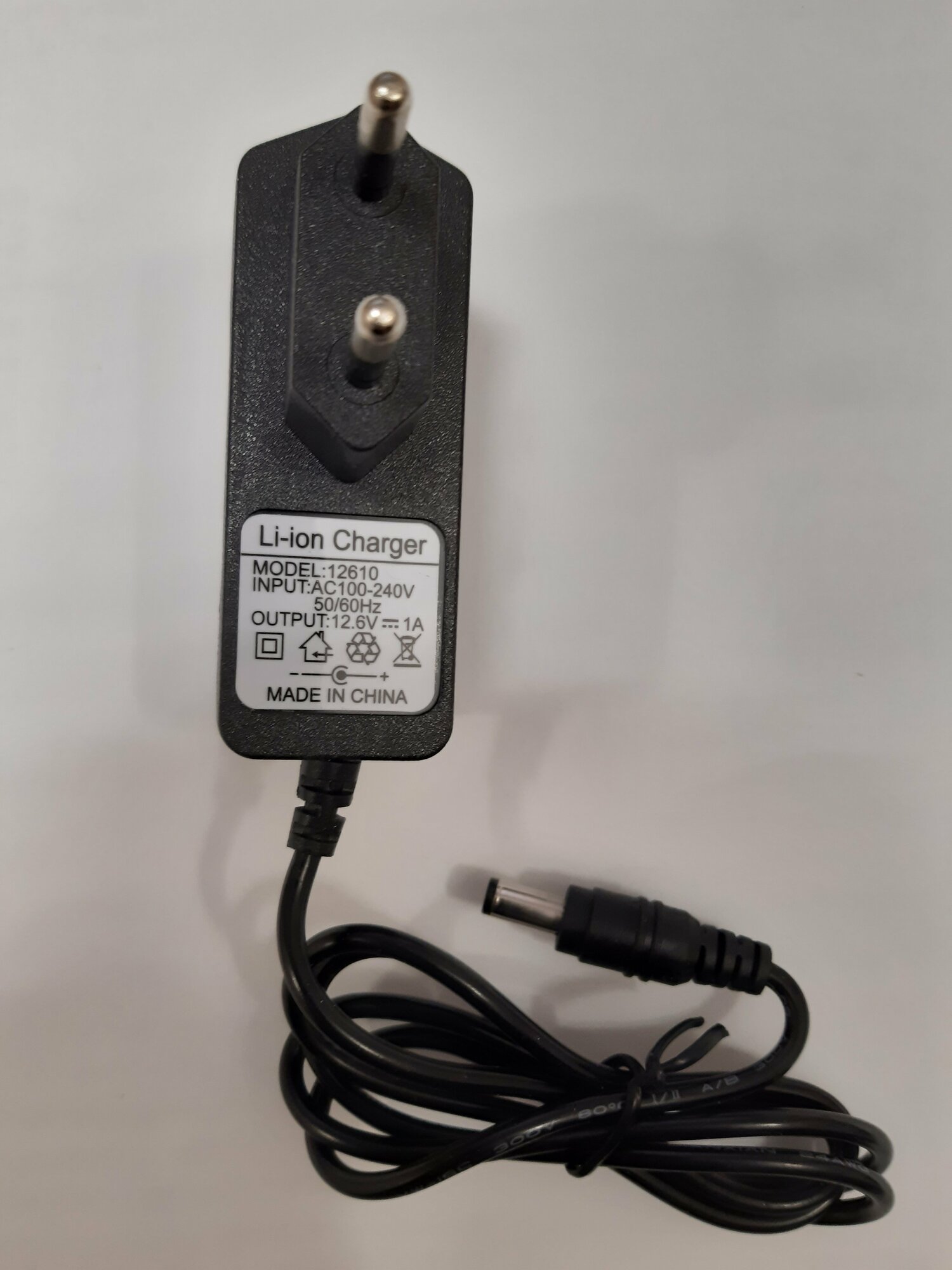 Зарядное устройство 12.6V 1A Li-ion штекер 2.1*5.5мм