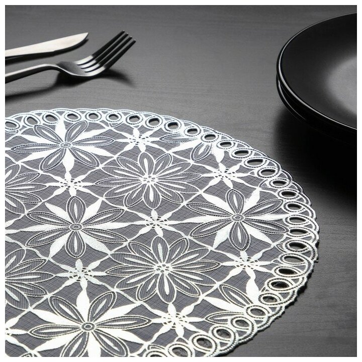 фото Набор салфеток ажурных Доляна «Листья», 30×30 см, 4 шт, ПВХ, цвет серебро