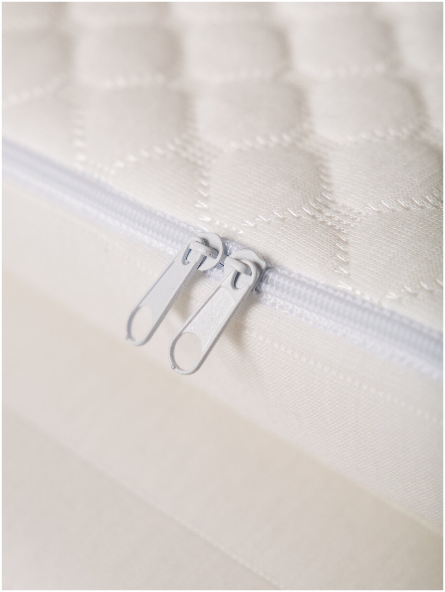 Матрас топпер на кровать Light Protect / Топпер наматрасник 200х90х2 см. / Повышенная жесткость (белый) - фотография № 9