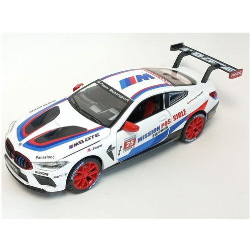 Спортивная машинка BMW M8 1:24 металлическая, свет, звук