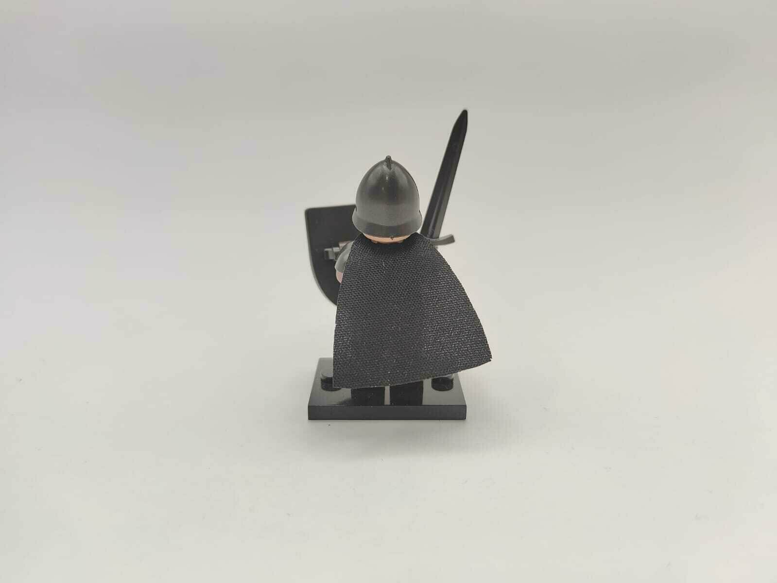 Минифигурка «Мечник Болтонов», фигурка из коллекции "Войска домов" из "Игры престолов", совместима с конструкторами Lego — фото 1