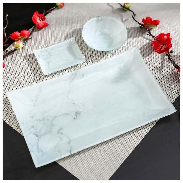 Набор для суши из стекла Доляна «Марбл белый» 3 предмета: соусники 8×2 / 8×6 см подставка 25×15 см