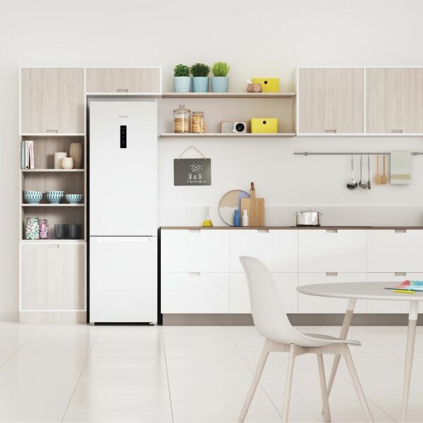 Холодильник Indesit ITS 5200 W — фото 1
