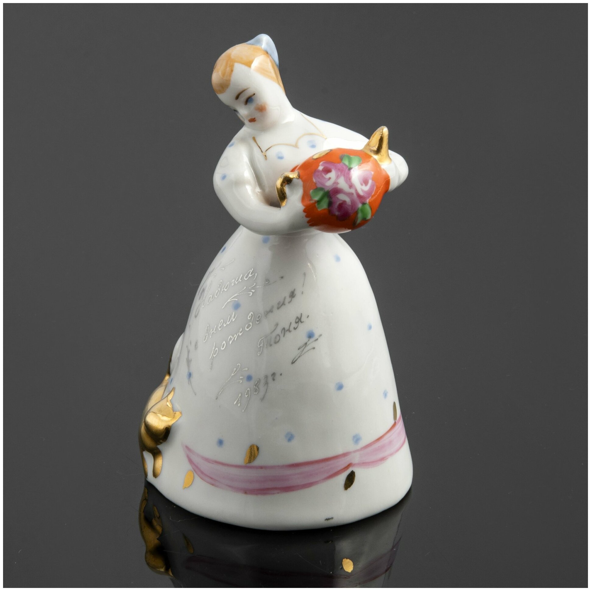 Статуэтка "Девушка с чайником", фарфор, роспись, золочение