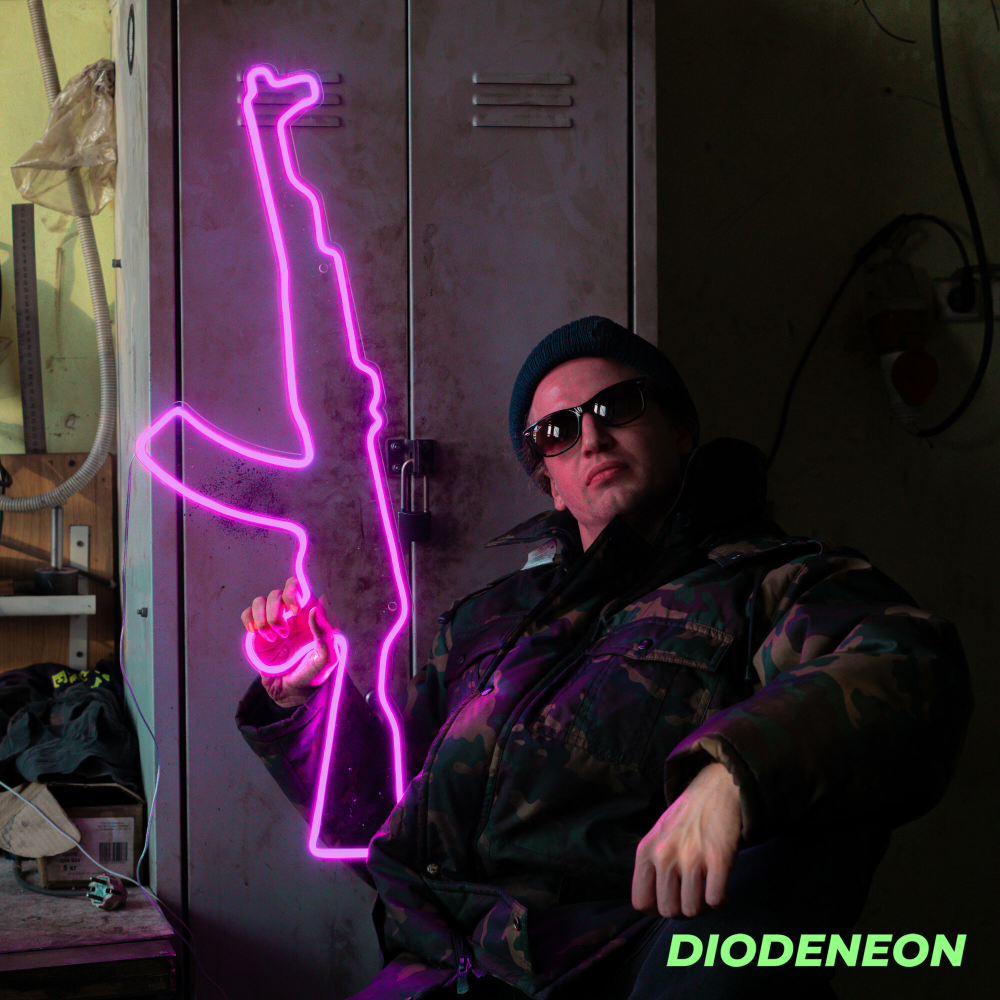 DIODENEON / Неоновый светильник АК-47 Розовый 76х24 см, неоновая вывеска, гибкий неон