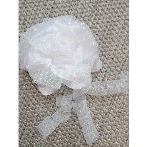 Бант белый с украшением, белые розы со спиралью, 1 шт