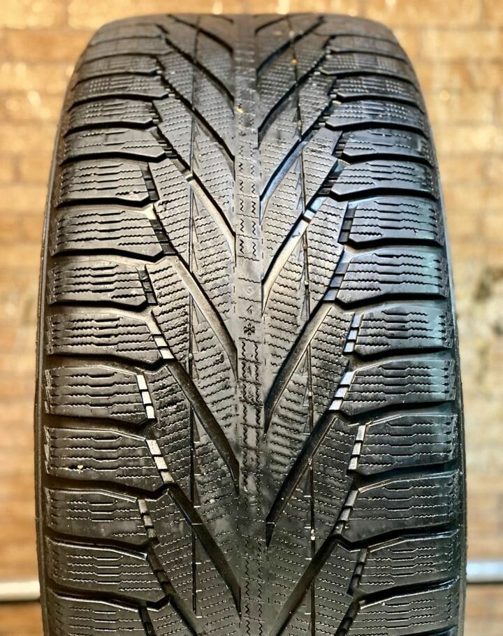 Nokian Tyres Hakkapeliitta R2 SUV 275/45 R20