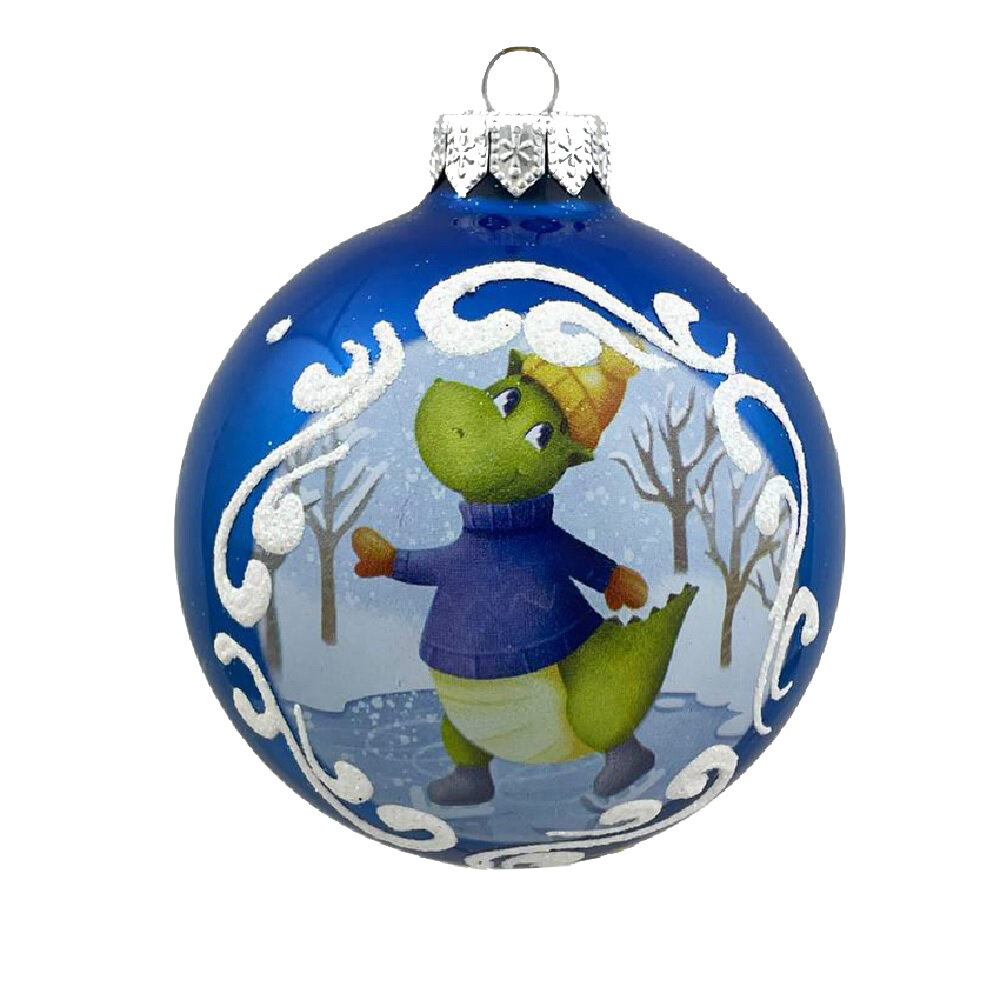 Елочная игрушка шар стеклянный Дракон катается на коньках диаметр 80 мм