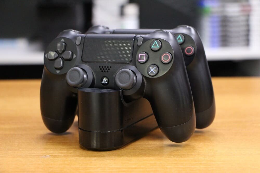 Зарядная станция для 2-х геймпадов PS4 dualshock 4 charging station — фото 1