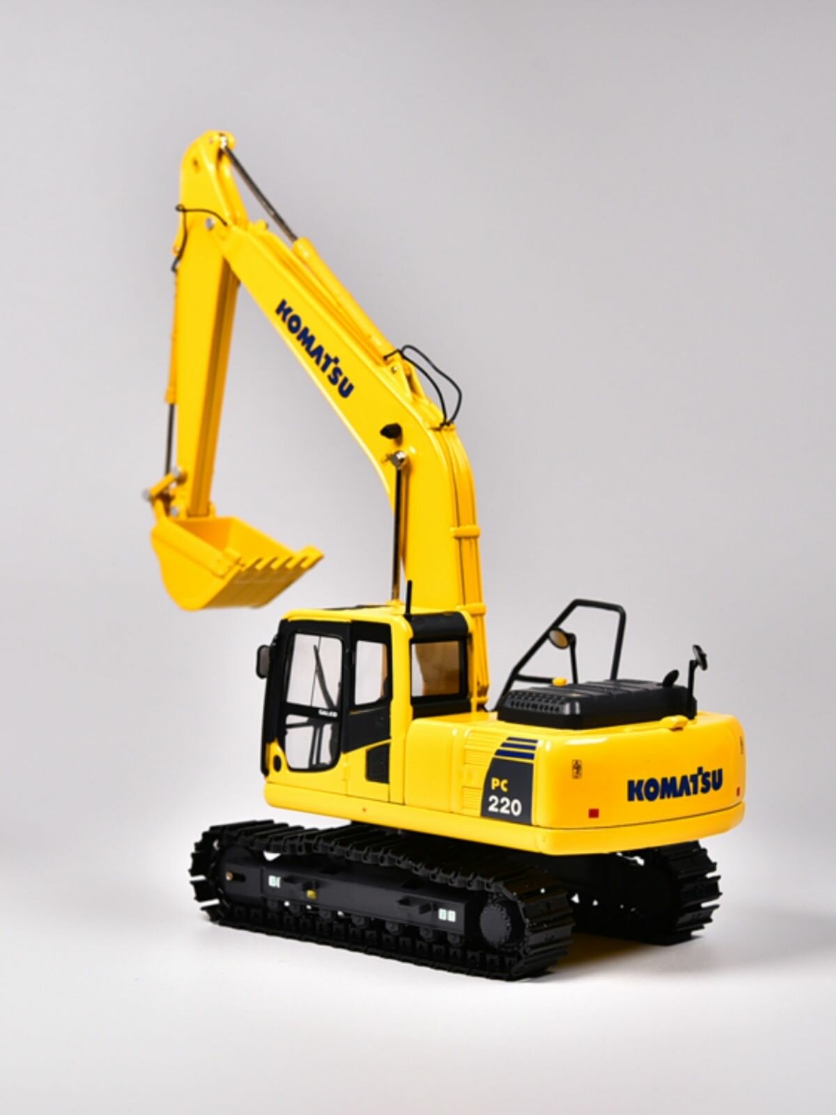 Модель экскаватора Komatsu PC220, масштаб 1/50, металлическая, коллекционная, для украшения автомобиля или офиса