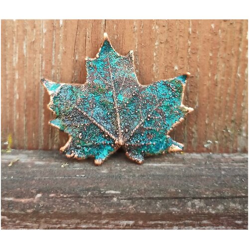 Медная брошь Клён