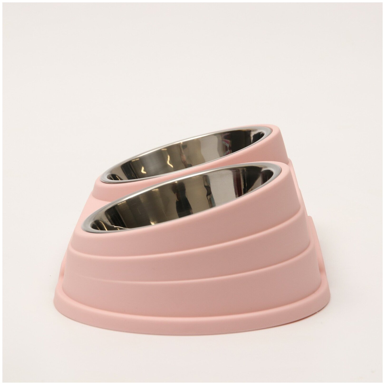 Миска металлическая двойная наклонная на пластиковом основании, 36,5 х 19 х 8 см, розовая - фотография № 3