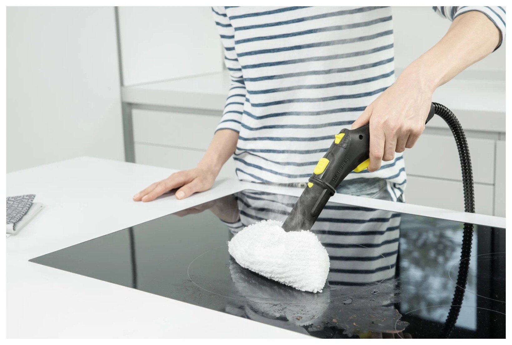 Пароочиститель Karcher SC 2 EasyFix + аксессуары VELER: 2 салфетки для пола, 2 обтяжки для ручной насадки, 4 щёточки, насадка для мойки окон - фотография № 8