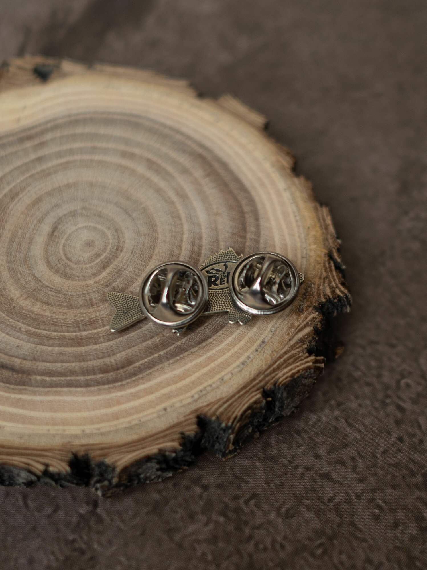 Значок ReD, 1 шт., серебряный — фото 1