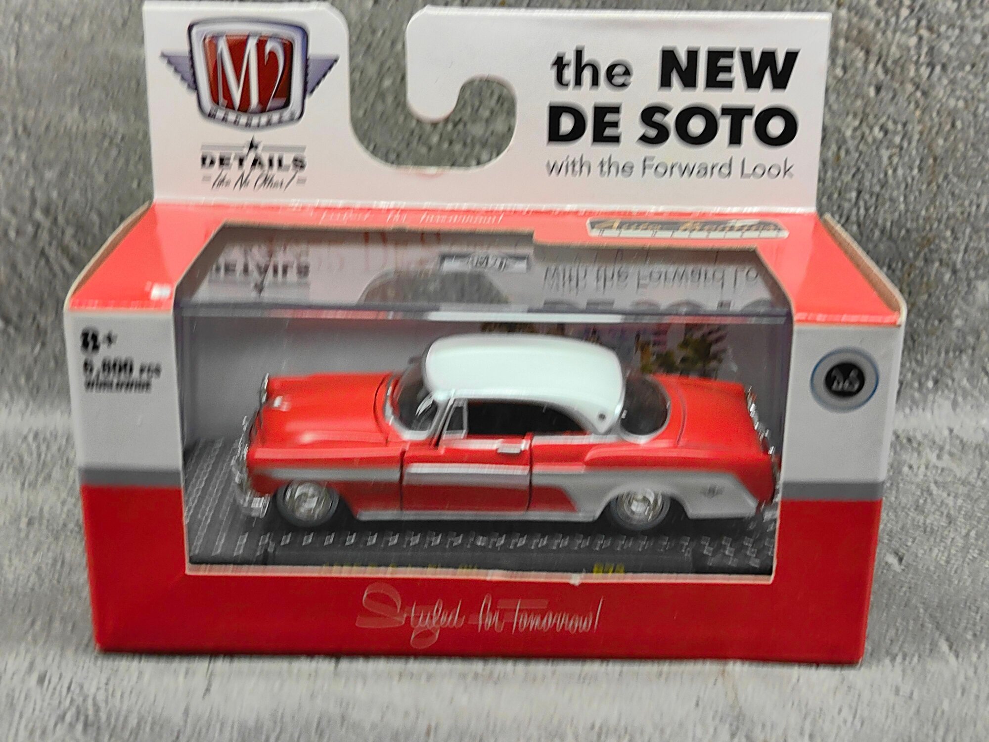 Модель автомобиля Chevrolet Bel Air с двигателем M2 в масштабе 1:64, трехдверный седан