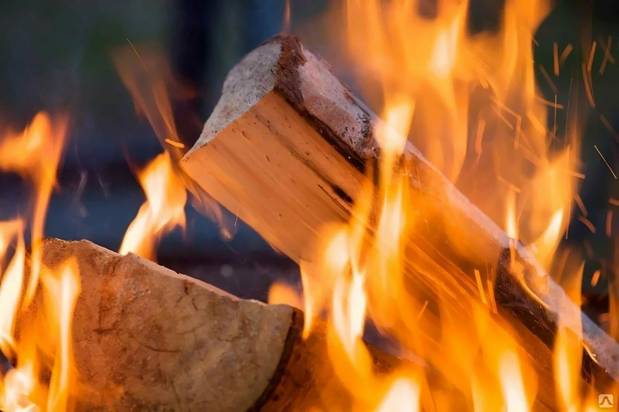Жидкость для розжига 0,2л углеводородная (2 шт) - для любителей отдыха на природе. Для розжига дров, древесного угля и брикетов в мангалах, печах и каминах.