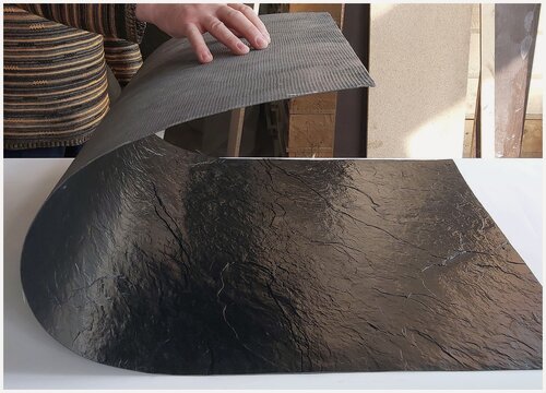 Изображение товара Гибкий каменный шпон ZIKAM глубокого черного цвета с рельефом природного сланца 100х50см. Интерьер, с лаковым покрытием.