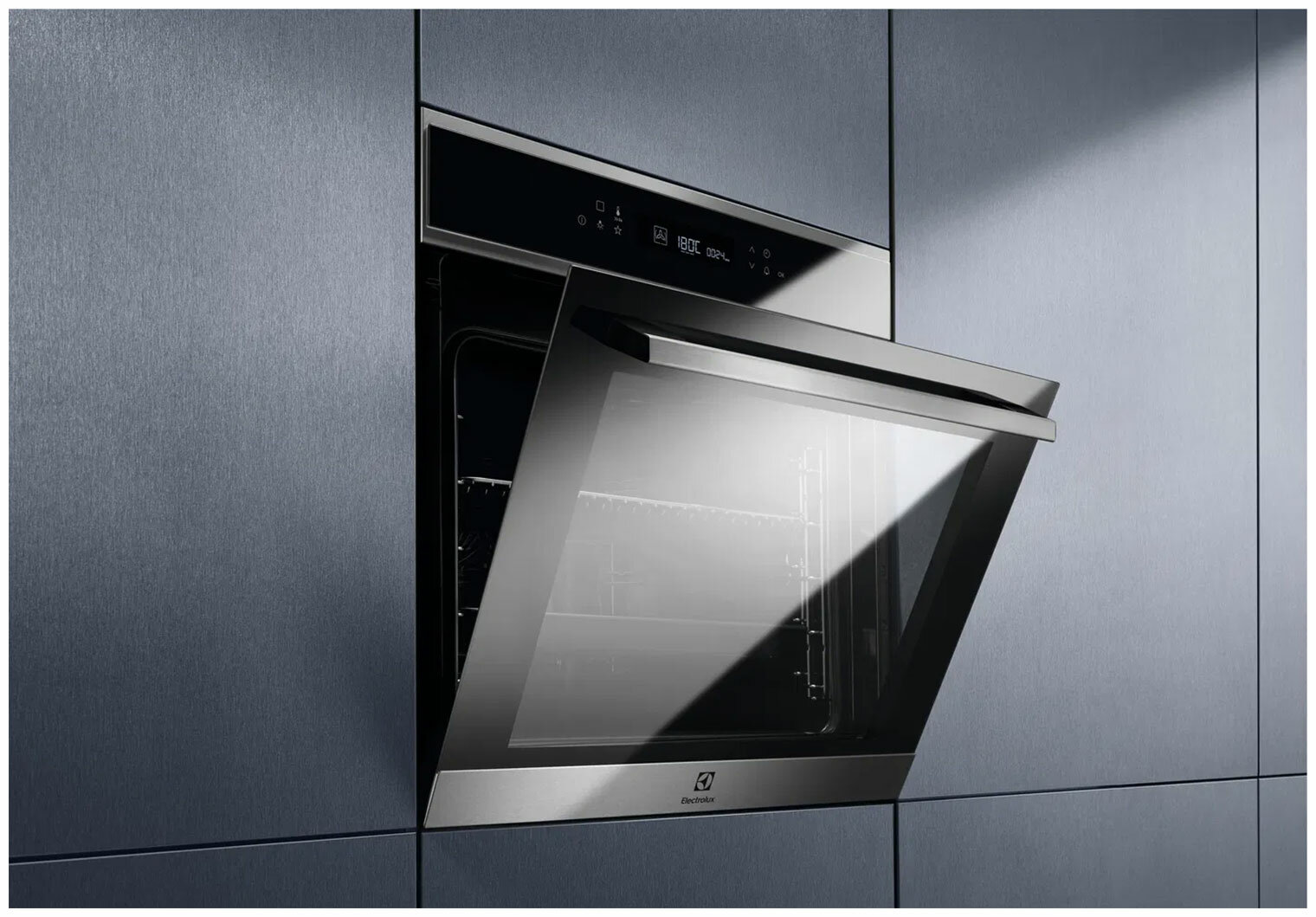 Обзор: Электрический духовой шкаф Electrolux EOE7F31X