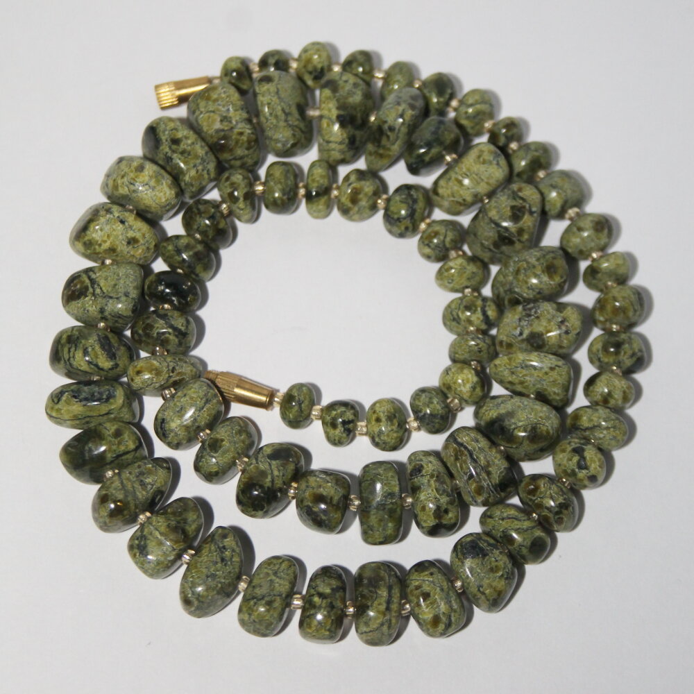 Бусы True Stones, змеевик