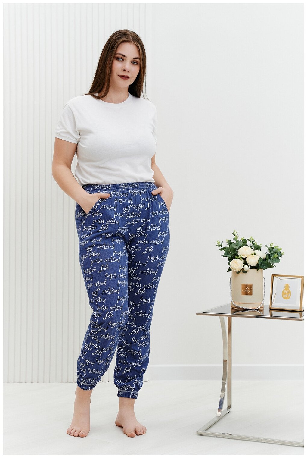 Женские домашние брюки в цвете джинс, размер 56 - фотография № 4