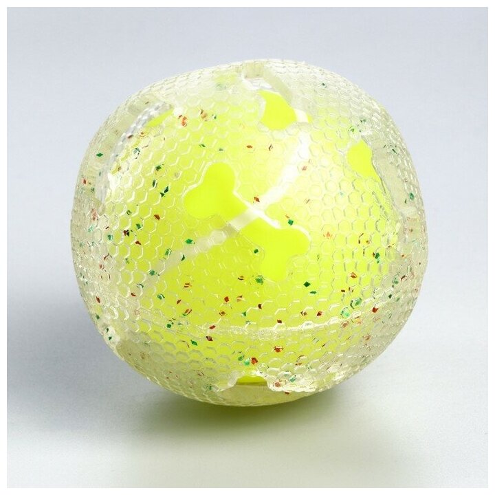 Игрушка для собак"Мяч теннис-косточки 2 в 1",TPR+винил,7,5 см, прозрачная/желтая неон Пижон 7883207 . - фотография № 1