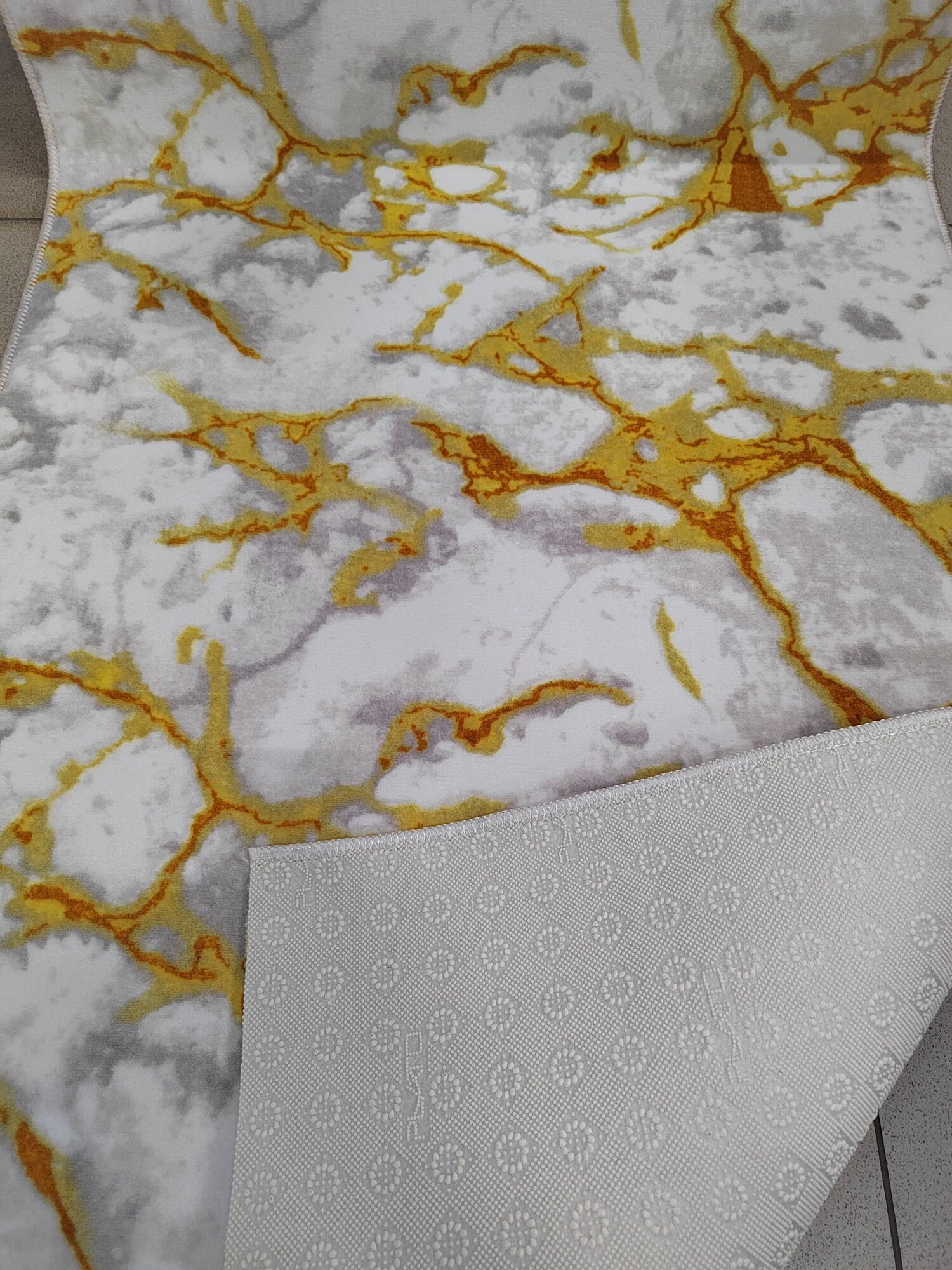 Ковровое покрытие SOFT 3072-32 цвет белый с золотом 80*150см - фотография № 4