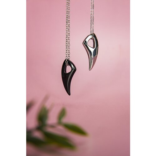 Парные кулоны для влюбленных из двух половинок Клыки на кожаной гайтане, подарок любимой на 14 февраля, годовщину