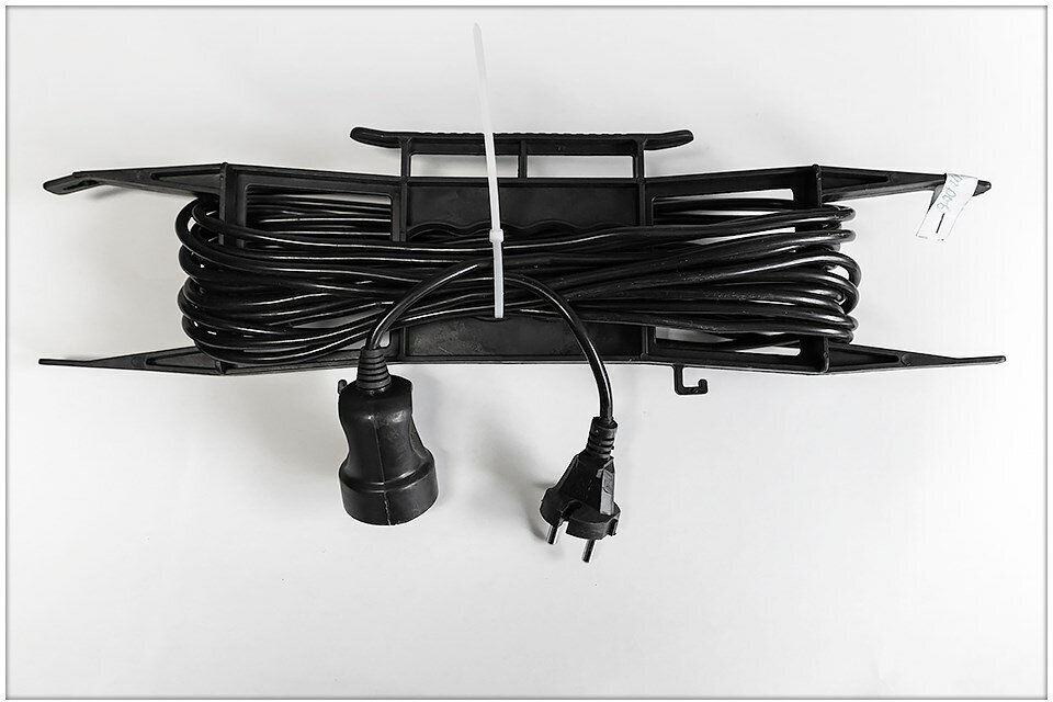 Удлинитель на рамке, ПВС 2*0.75, 2000Вт, черный, 30 метров - фотография № 1