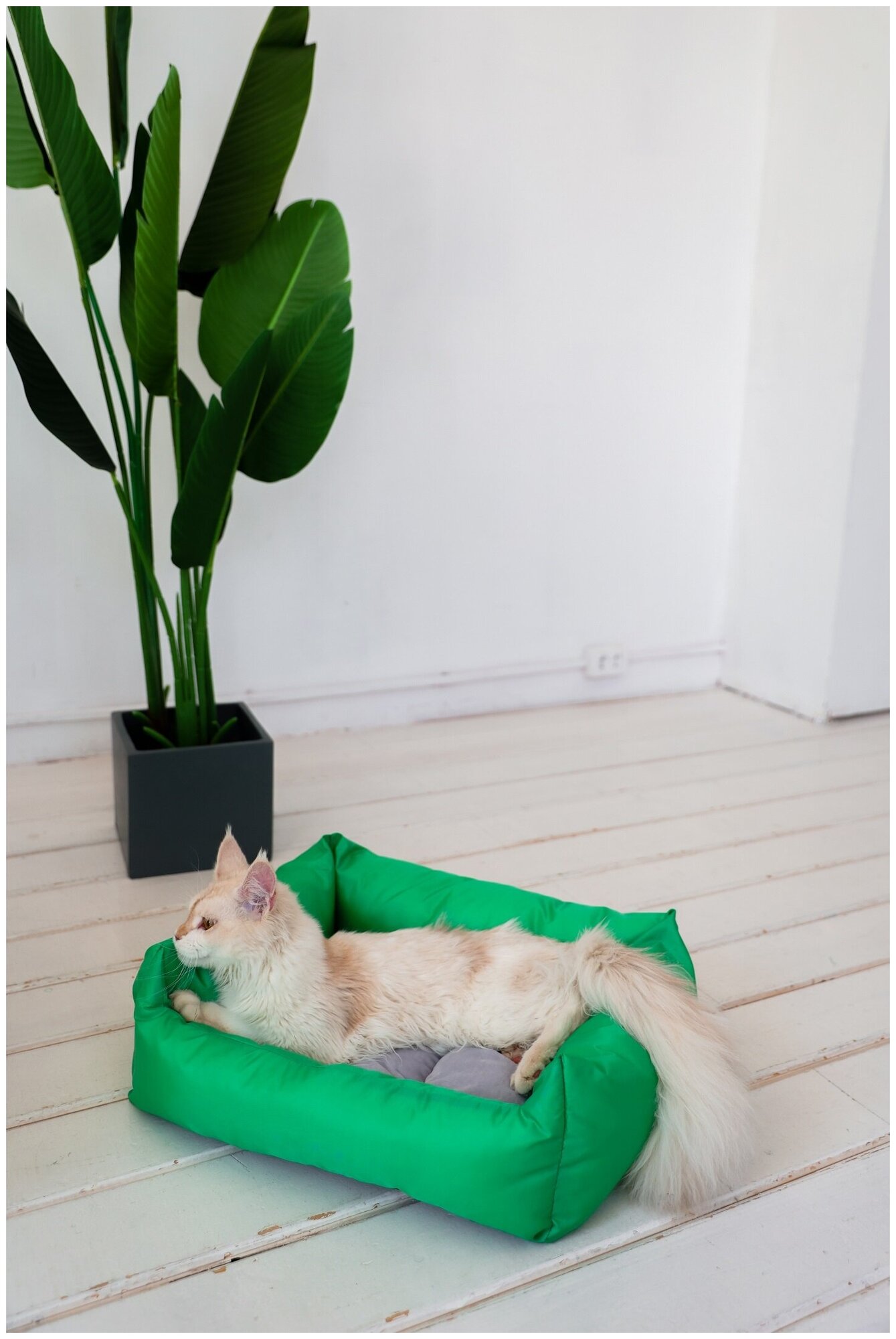 Лежанка пухлик "Atika" для кошек и собак джой грин размер 46х36х18см - фотография № 8