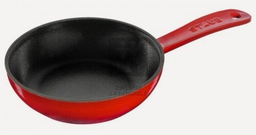 Изображение товара Сковорода Staub с чугунной ручкой 16 см, красная (1221606)