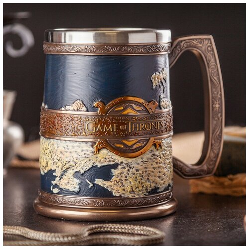 Кружка Подарочная Средневековье/Игра престолов/Карта семи королевств 600 мл из нержавеющей стали. Декор полистоун. Подарочная кружка для мужчины