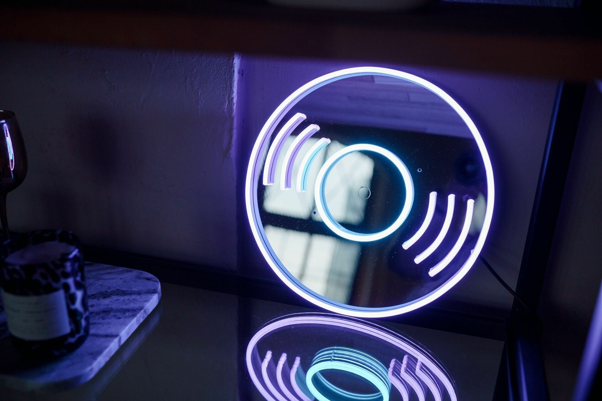 Неоновый светильник Виниловая пластинка с зеркальным эффектом 30х30 см