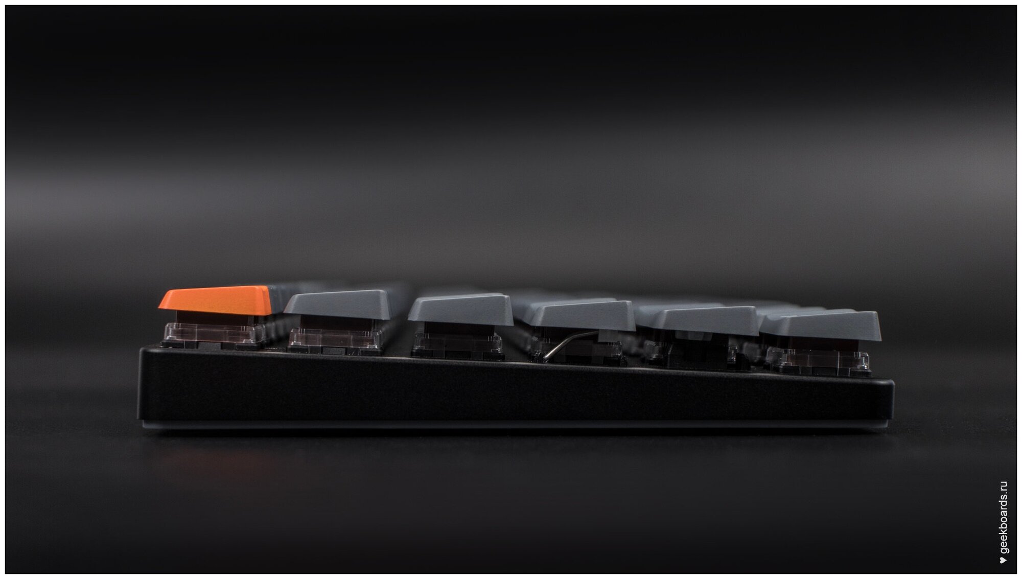 Клавиатура механическая беспроводная Keychron K3, Bluetooth, RGB, Brown Switch, Черный/Серый K3E3 - фото №2