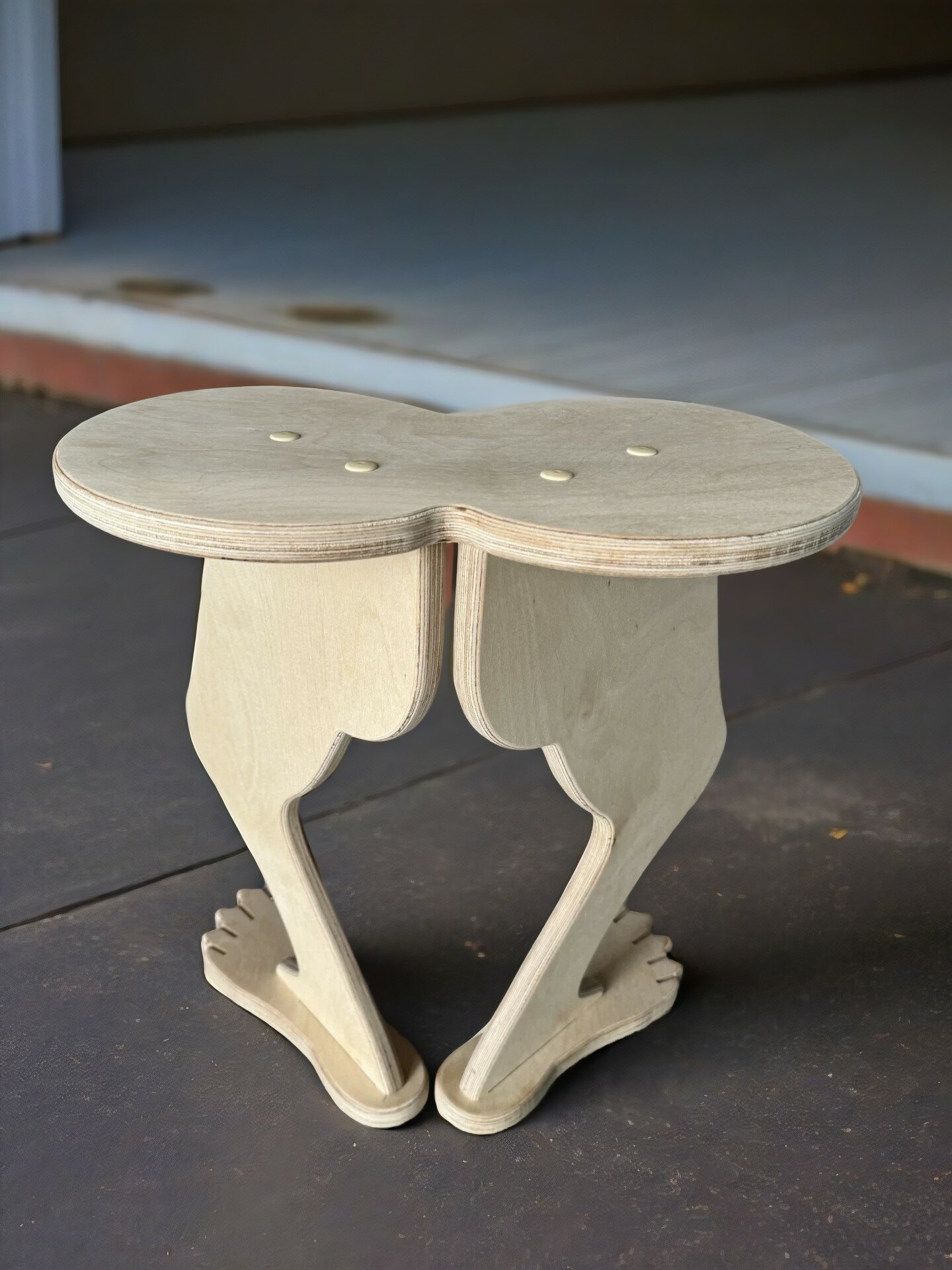 Картинки Табурет деревянный, березовая фанера, максимальная нагрузка 120кг, шлифованная поверхность