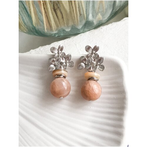 Серьги бежевые с натуральным камнем