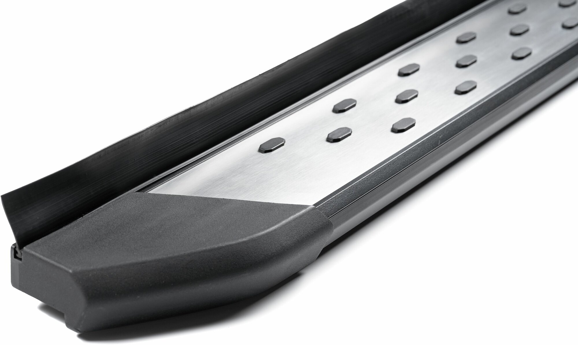 Пороги алюминиевые "БМВ стиль" для Chevrolet Tracker (Шевроле Трекер) 2013-2015 с крепежом