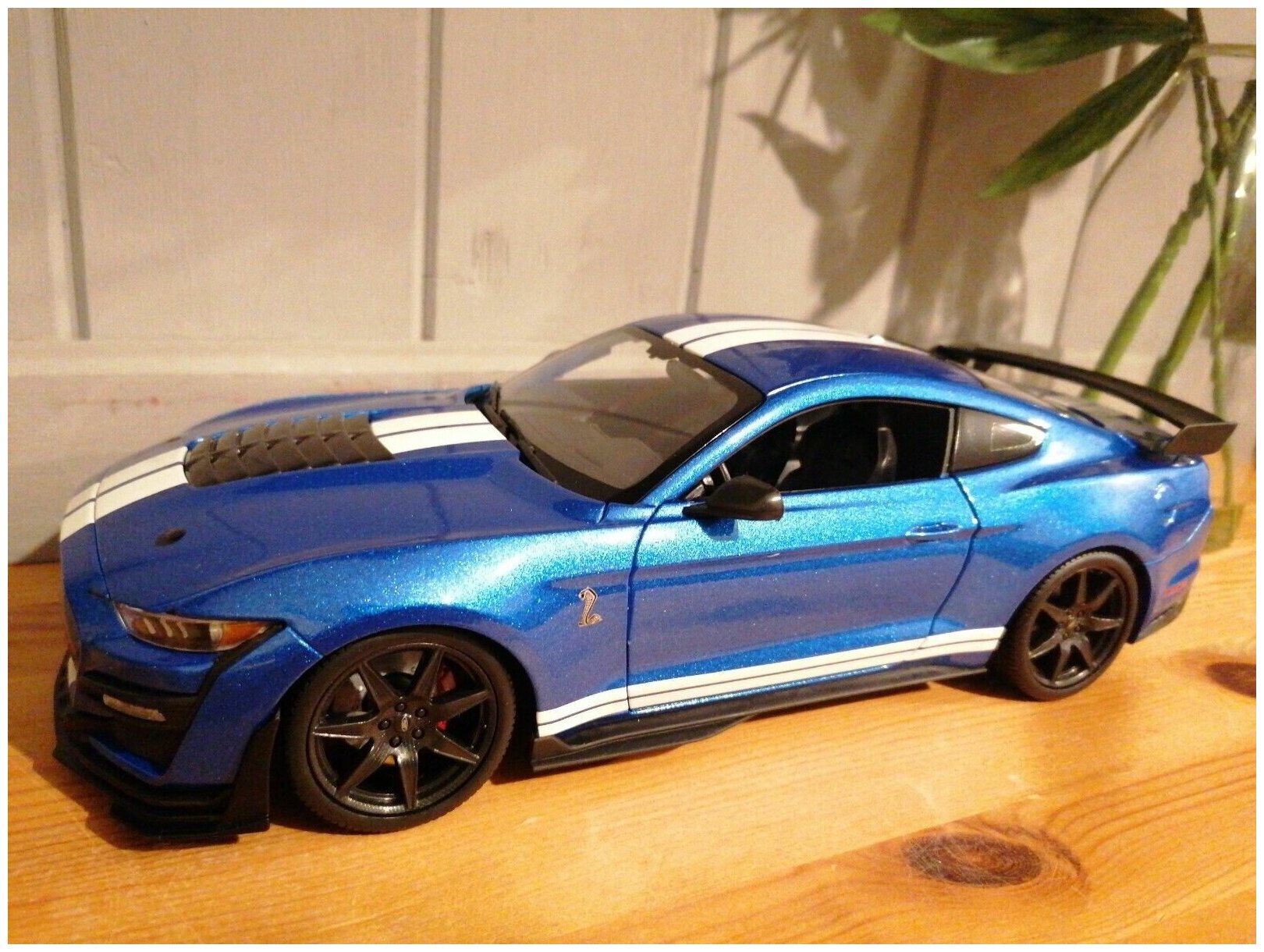 Maisto Машинка Ford Shelby GT500 2020, 1:18 оранжевая - фото №5