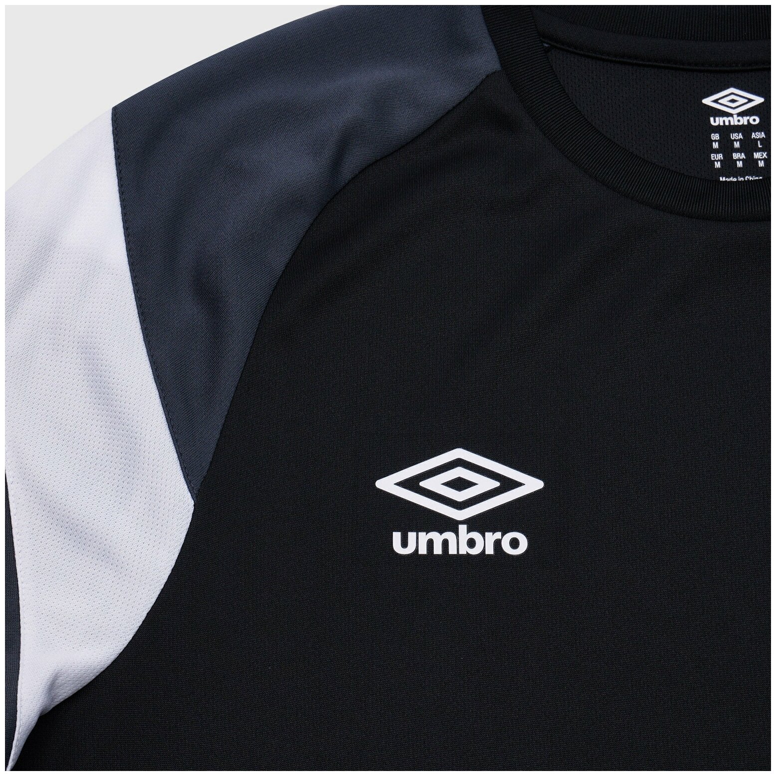 Футболка спортивная Umbro Футболка тренировочная Umbro Training 65289U-GR6