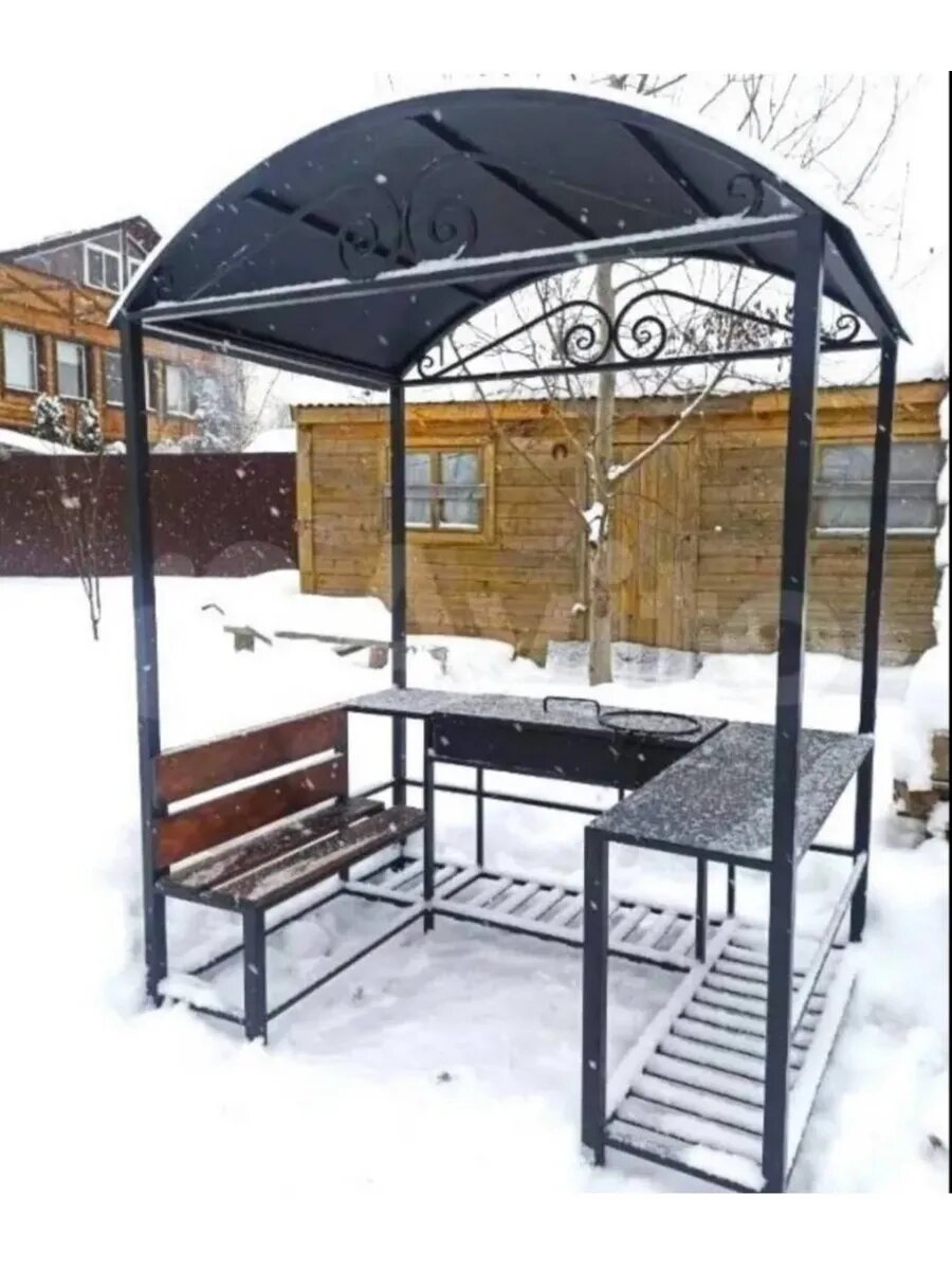 Мангал с крышей и лавкой