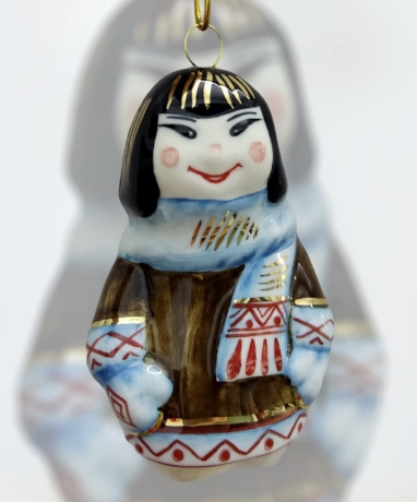 Игрушка на елку Чукча коричневый, фарфор