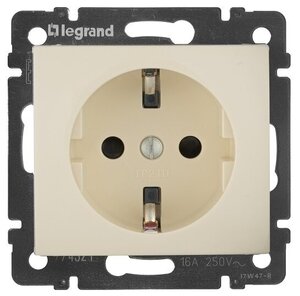 Розетка Legrand Valena 3 шт 16А 250В в рамку одинарная силовая с заземлением IP20 скрытая установка слоновая кость