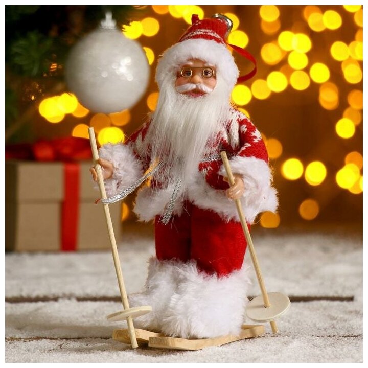 Новогодняя игрушка Зимнее волшебство Дед Мороз "На лыжах" в вязаном костюме 17 см (3555384)
