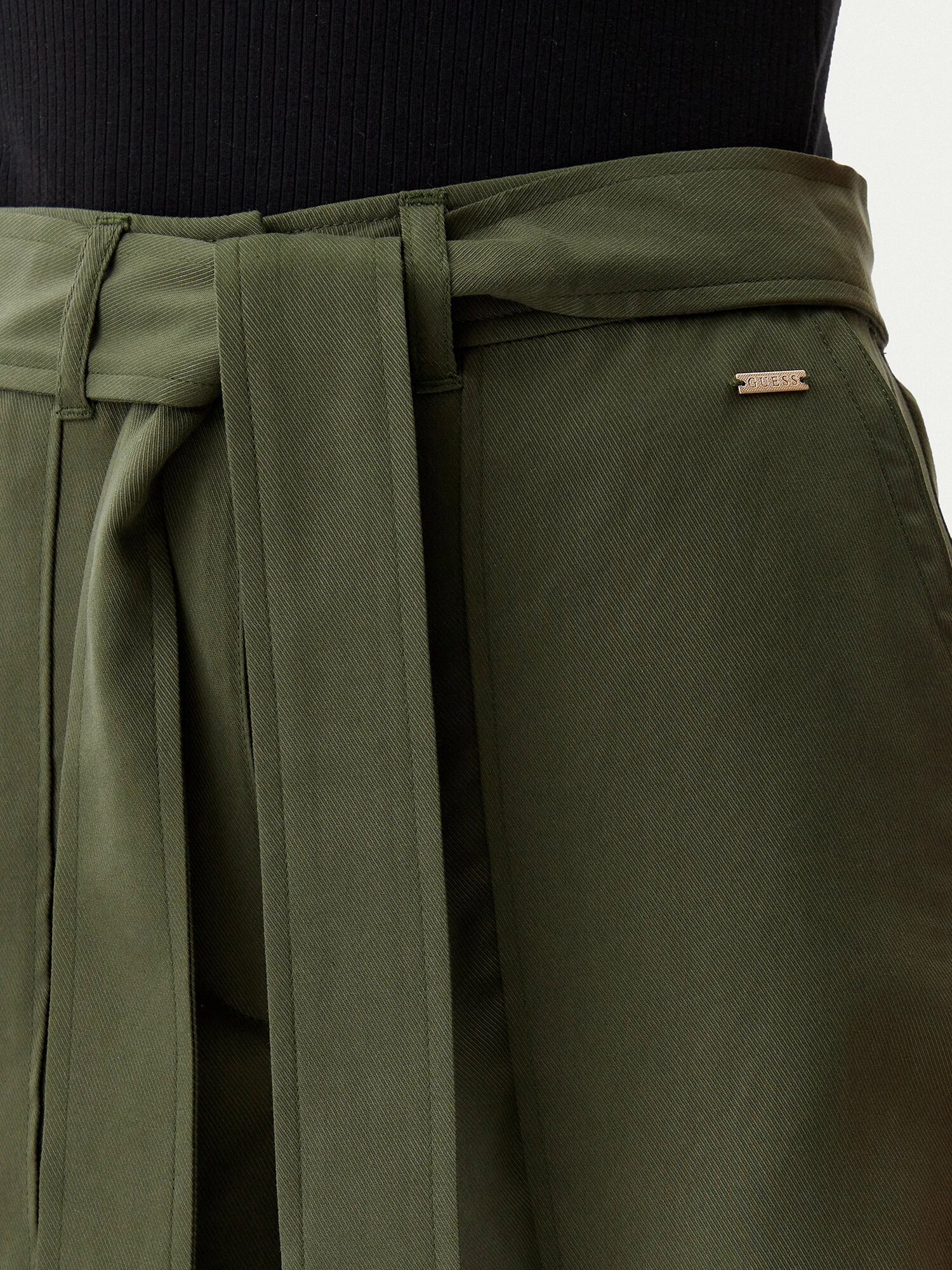 Шорты GUESS NEW NINA BELTED SHORT, размер L, зеленый — фото 1