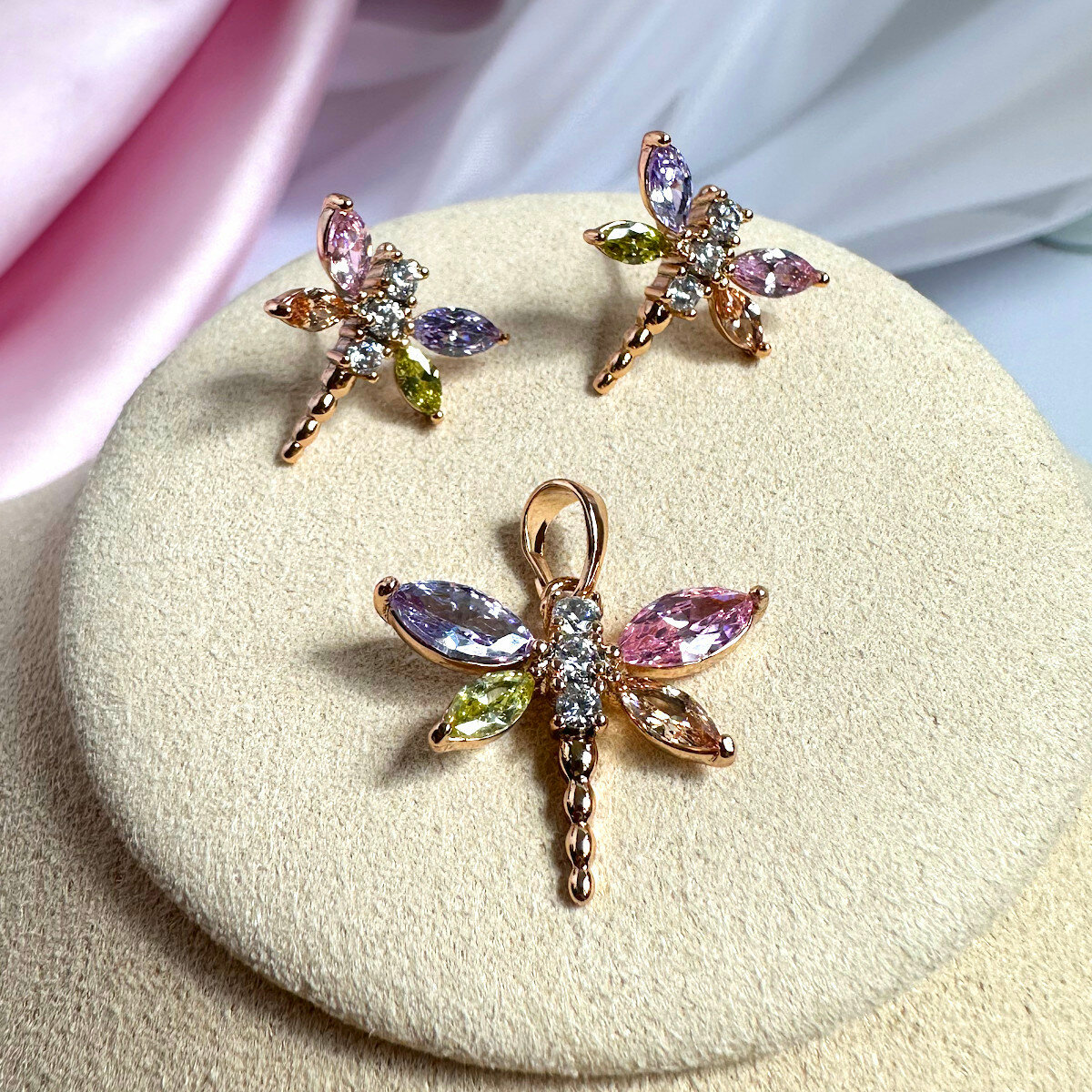 Комплект бижутерии XUPING JEWELRY: подвеска, серьги, фианит, золотой