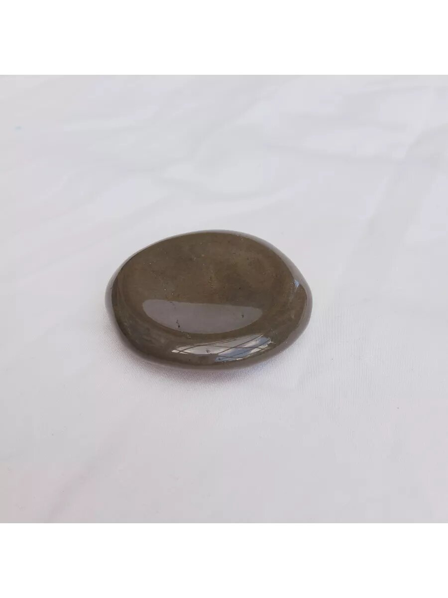 Яшма полихромная камень антистресс с выемкой. 4,5х4,2х0,7 см