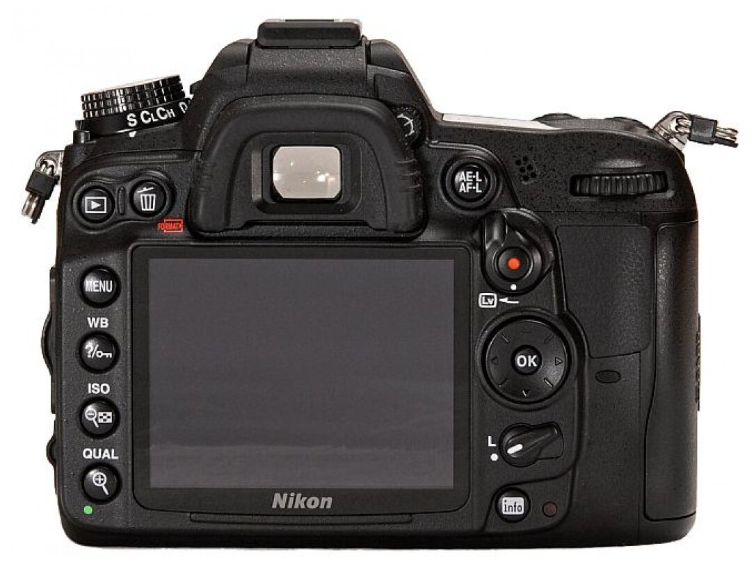 Nikon D7000 Kit AF-S DX NIKKOR 18-105mm f/3.5-5.6G ED VR