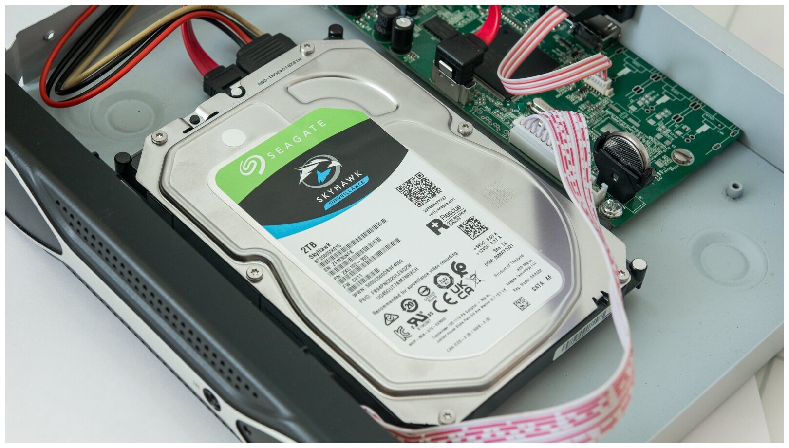 Внутренний жесткий диск Seagate SkyHawk Surveillance 2ТВ (ST2000VX015)